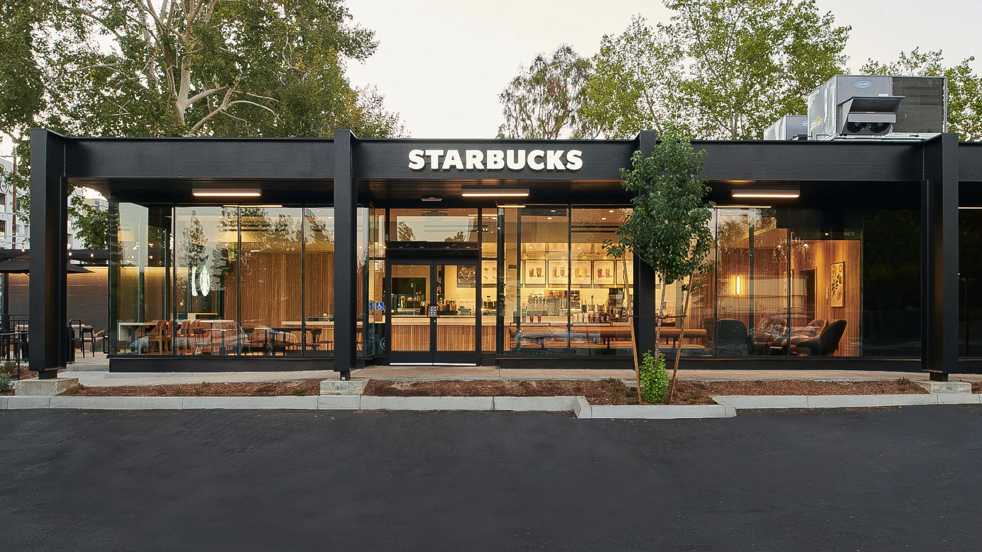Oxnard St, Woodland Hills, CA